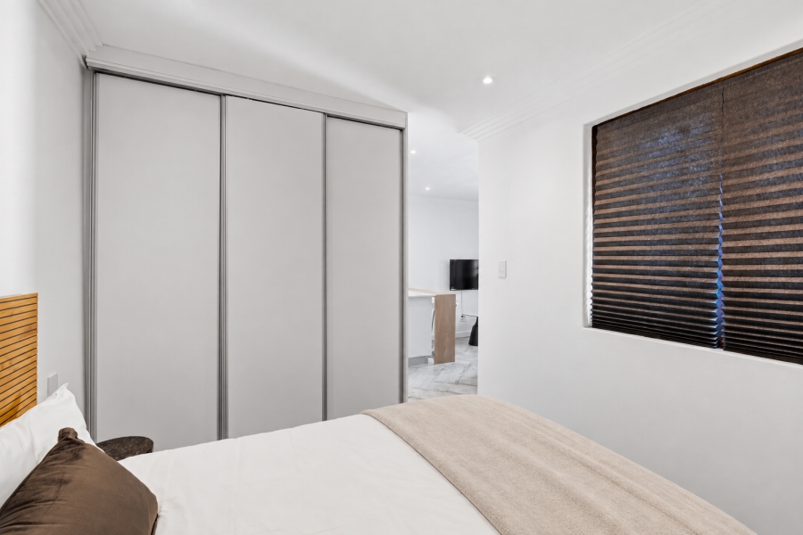 To Let 1 Bedroom Property for Rent in Green Point Western Cape